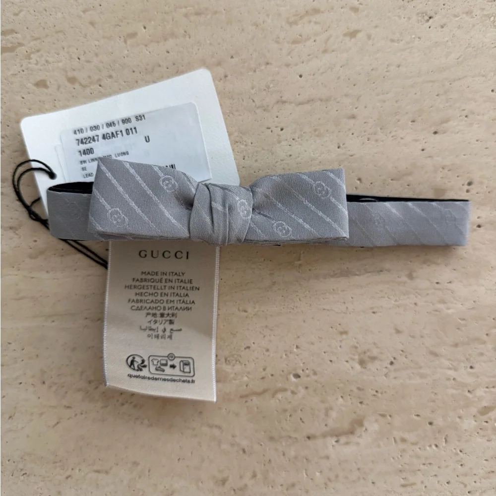 NWT Gucci GG JACQUARD SILVER SILK BOW TIE🩶💝